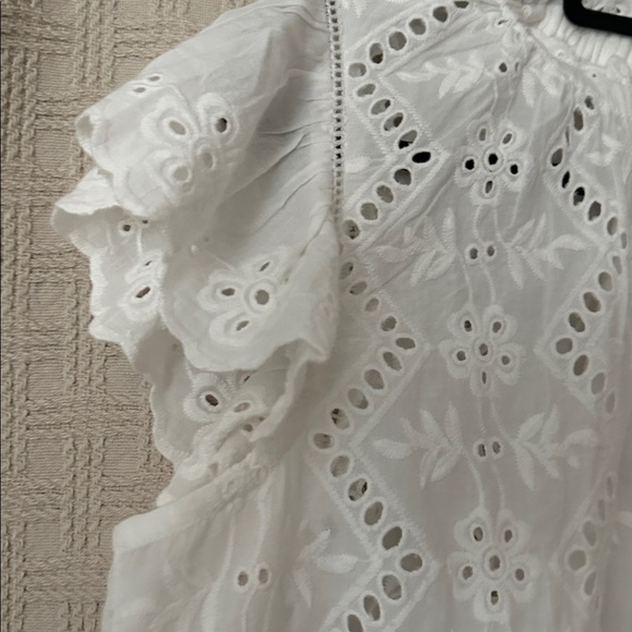 Chic White Eyelet Blouse - Picture 2 of 6